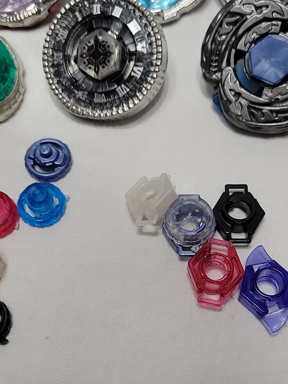 Battling 11 Spinning Tops 2 Launchers Metal Fusion Game with Storage Box - Picture 8 of 16